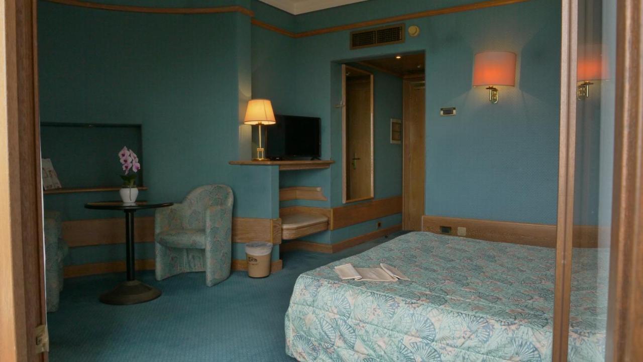 501 Hotel Vibo Valentia Exteriör bild